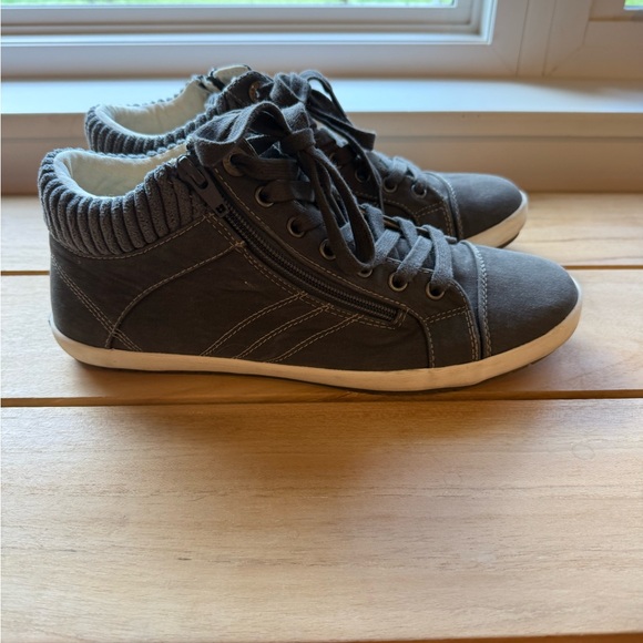 Men's Gray High-Top Sneakers - Picture 3 of 6